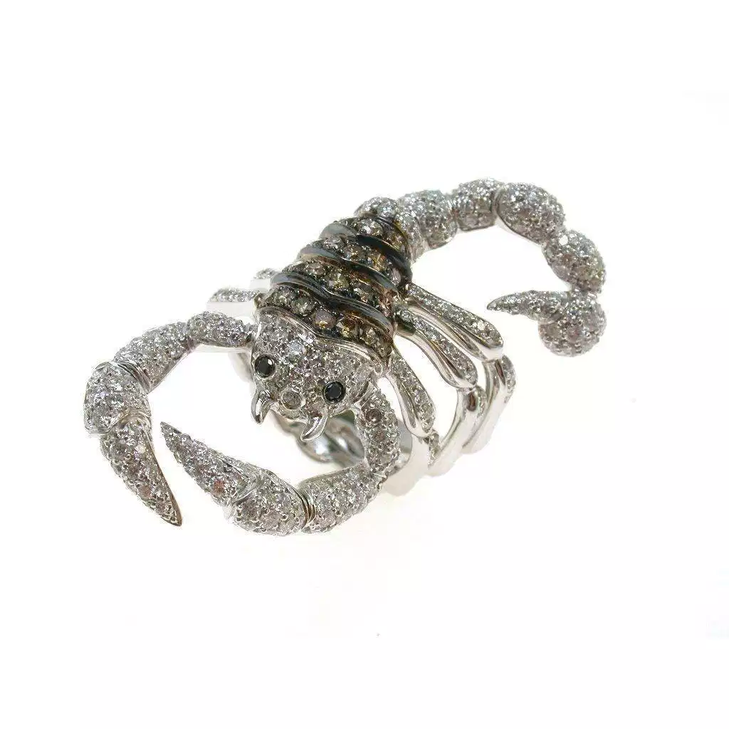Anello Scorpione con Diamanti