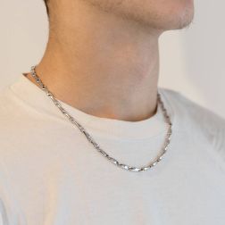 Collana 55cm Tubolare Spirale Oro Bianco foto indossata uomo