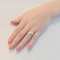 photo worn of Surrounded Solitaire Ring with center of 0,70ct