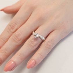 photo worn of Surrounded Solitaire Ring with center of 0,70ct