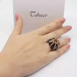 Anello Cupola nera Topazio Citrino e Diamanti foto indossata