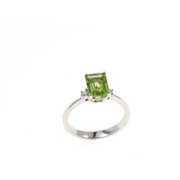 Solitaire Ring with Peridot 8mm x 6mm and 2 Diamonds White Gold