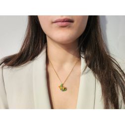 Ciondolo Farfalla in oro bianco Arancione su foglia in Bronzo Foto indossata