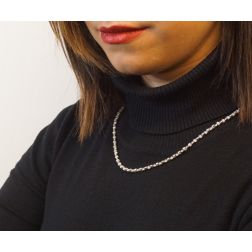 Photo of worn 18kt white gold knurled chain 56cm necklace.