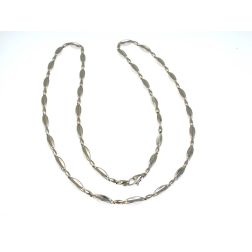 Chain and alternating segments necklace in 18kt white gold