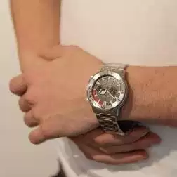Orologio MONDIA, Madison Sport, Crono 2 contatori al quarzo foto indossata Rosso