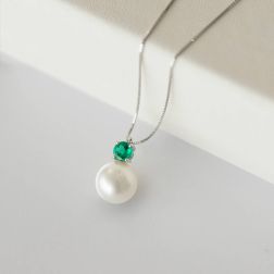 Necklace with Australian Pearl and Emerald