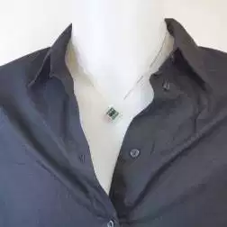 Collana Dado con Pietre di Colore Foto Indossata