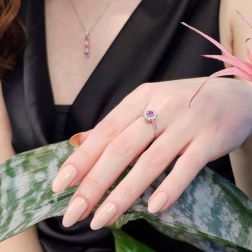 Anello Kate Zaffiro Rosa piccolo foto indossata
