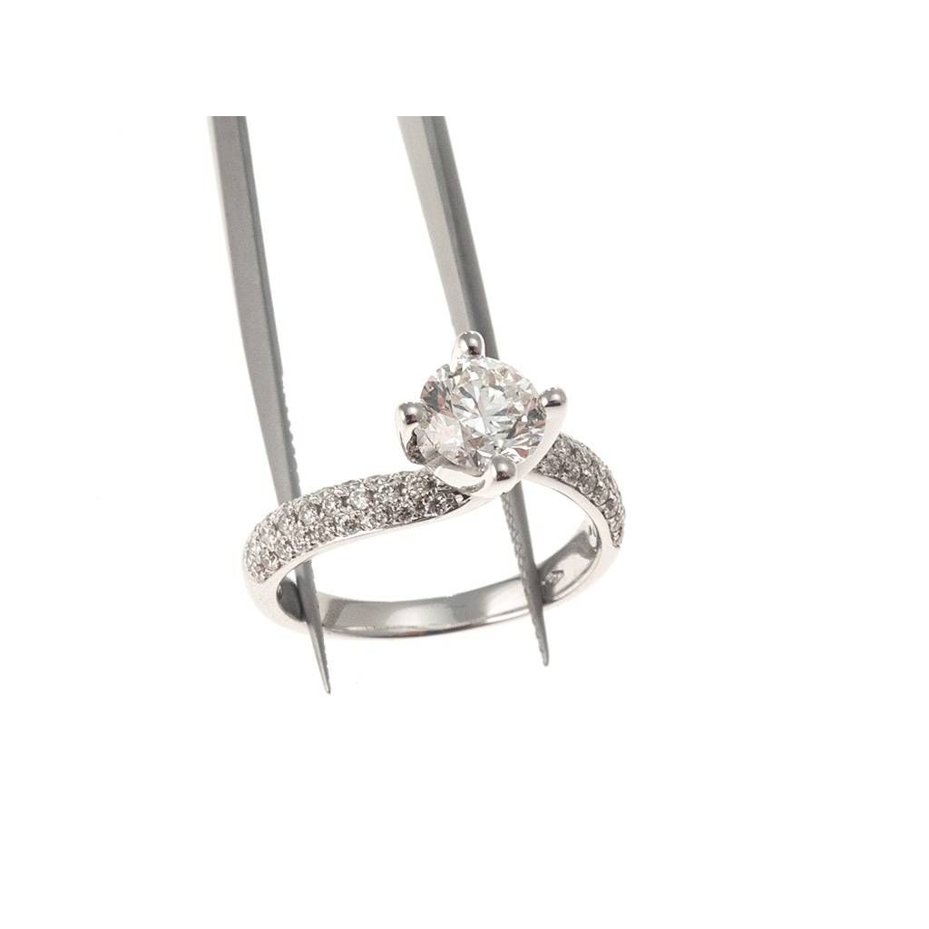 Contoured Solitaire Ring with center of 0,90ct