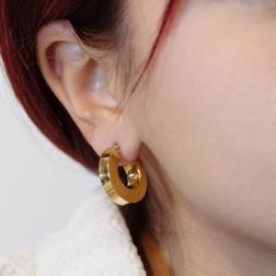 Photo of worn 2cm x 5,3mm Shiny Square Hoops in Yellow Gold