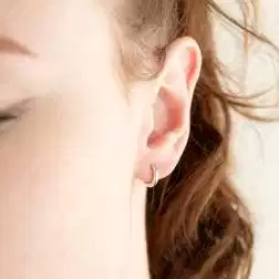 Photo of worn White Gold 1.00cm-1.05cm x 2.2mm Round Lobe Hoops