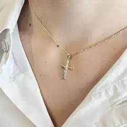 Ciondolo Croce squadrata in Oro Giallo con Cristo in Oro Bianco misura S