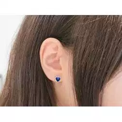Orecchini Cuore Blu con zirconi Foto Indossata