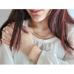 Bracciale a catena Ovale in Oro Giallo foto indossata