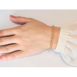 Bracciale a catena Ovale in Oro Giallo foto indossata