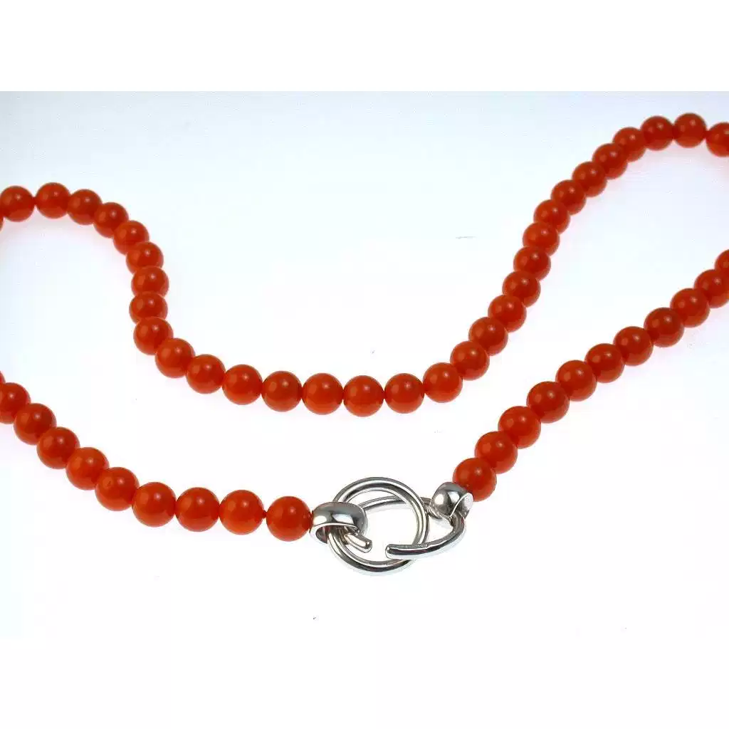 Collana Corallo chiusura a C in Oro Bianco