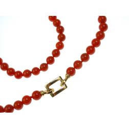 Coral rectangle clasp necklace in Yellow Gold