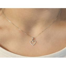 Ciondolo Cuore Forato piccolo Oro Bianco foto indossata