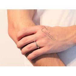 Photo of worn Wedding Band unoaerre Cerchi di Luce 2.5 mm White Gold