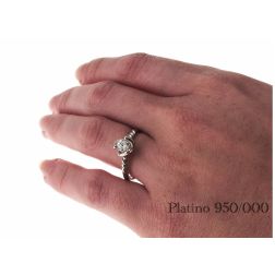 Anello Solitario in Platino e Diamante GIA 0.40 ct foto indossata