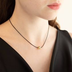Ciondolo Love in Oro Giallo 18kt foto indossata