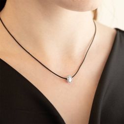 Ciondolo Maschera in Oro Bianco 18kt foto indossata