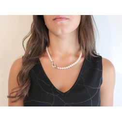Collana Perle Akoya con chiusura a foglia forata con Diamanti foto indossata