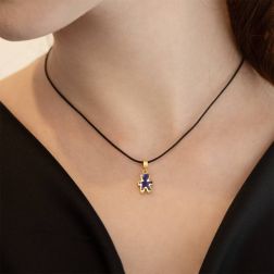 Ciondolo Sintesi Bimbo smaltato Blu su Oro Giallo foto indossata