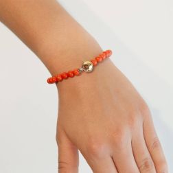 Bracciale Corallo chiusura tonda in Oro Bicolor foto indossata