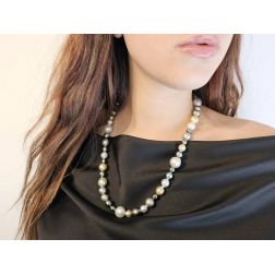 Collana Perle irregolari Australiane e Tahiti foto indossata