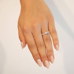 photo of worn Contoured Solitaire Ring with center GIA Diamond of 0,37ct
