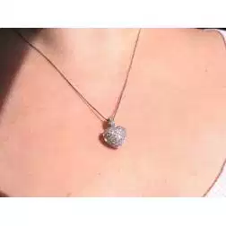 Ciondolo Cuore Bombato Pavè Diamanti foto indossata