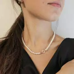 Collana Perle Fresh Water chiusura rombo Oro Rosa 18kt foto indossata