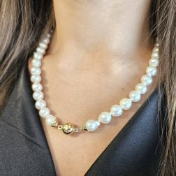 Photo of worn Akoya Pearls with sphere Clasp Necklace in Yellow Gold 18kt