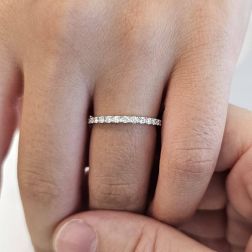 Photo of worn 19 diamonds scalar Veretta ring in 18kt White gold