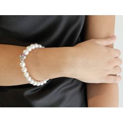 Bracciale Perle Akoya chiusura con Diamanti e Rubini in Oro Bianco 18kt foto indossata