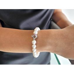 Bracciale Perle Akoya chiusura con Diamanti e Rubini in Oro Bianco 18kt foto indossata
