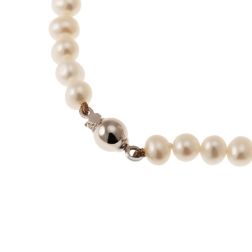 Simple pearls bracelet with White Gold clasp