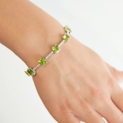 Bracciale Quadrati Peridoto e 62 Diamanti foto indossata