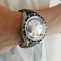 Tabacco 7754, Cronografo Dual Time/GMT, Edizione Limitata, Automatico foto indossata