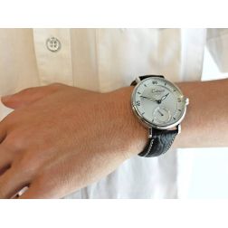 Photo of worn Tabacco, Retro with Smoked Glass , Hand-Wound watch