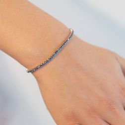 Bracciale Tennis Zaffiri Blu 16cm x 2,2mm foto indossata