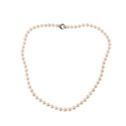 Akoya pearl necklace with Diamonds on 18kt White Gold clasp