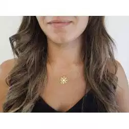 Ciondolo Timone Double-Face bicolore in Oro Giallo e Bianco foto indossata