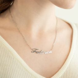 Collana con nome Federica in Oro Bianco 18kt (Pezzo Unico) foto indossata