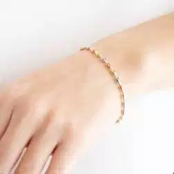 Bracciale con Barilotti alternati in Oro Giallo e Bianco e Rosa 18kt foto indossata