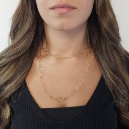 Photo of worn 5+1 Circle 90cm Lace Necklace in 18kt Yellow Gold