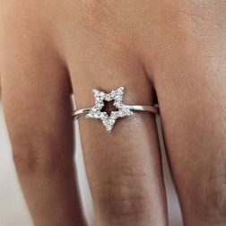 Anello Stella forata con Zirconi oro Bianco foto indossata