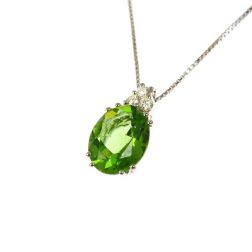 18kt White Gold 10x8mm Oval Peridot and 3 Diamonds Point Light Necklace